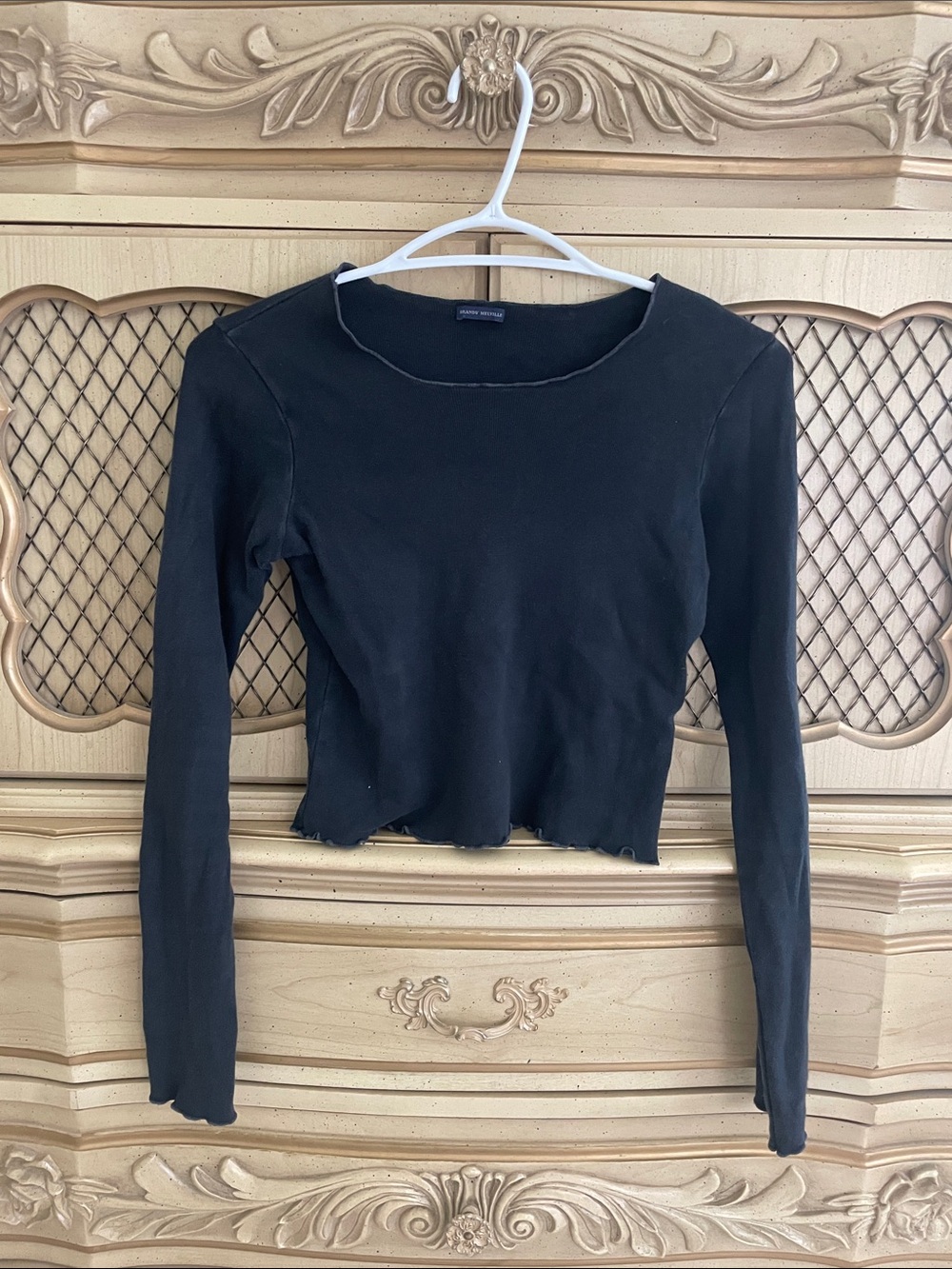 Brandy Melville Black Ribbed Lettuce-Hem Long Sleeve Crop Top